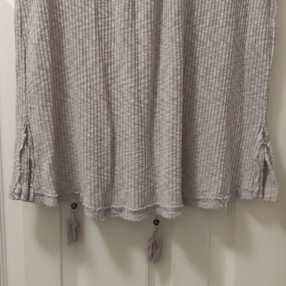 Sweater / Top - Picture 4 of 7